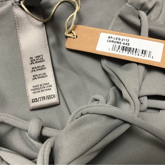 Skims NWT Chrome Leggings Size XXS  AP-LEG=2112 - Picture 2 of 2